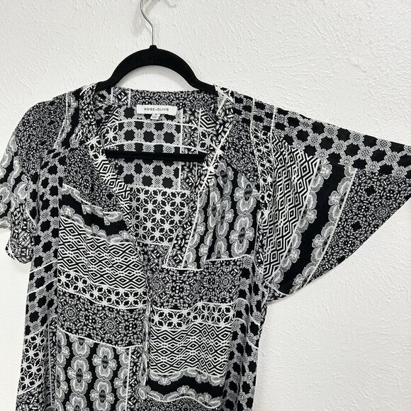 Rose + Olive Blouse Black White Geometric Short Sleeve Button Up Smocking Sz 3X - Picture 4 of 11